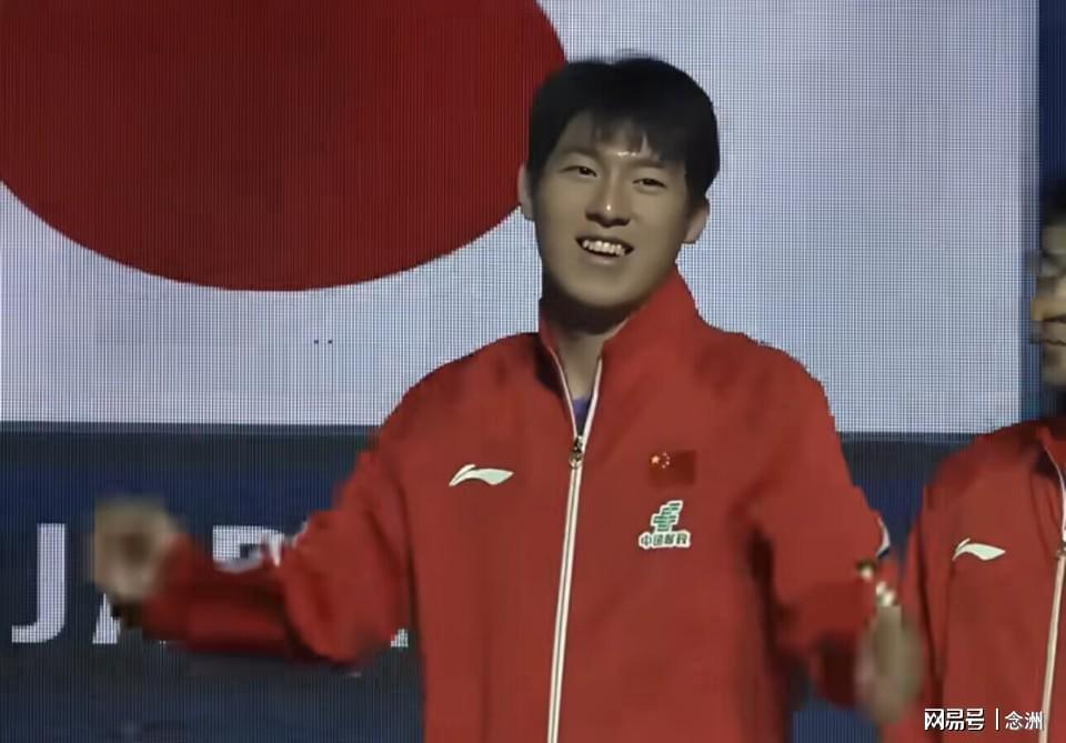 温瑞博愤怒摊手！被颁奖错放日本国旗气笑了 网友不满：必须公开道歉