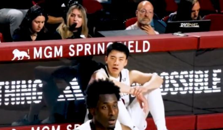 中国两NCAA球员季前赛首秀！王俊杰状态仍不佳，郇斯枫可稳轮换！